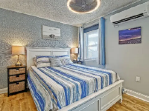 Cozy and Roomy Beachside Bungalow in Sea Isle 海島城酒店