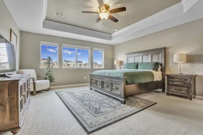 Pool!! 4,000 Sqft Cozy Mtn Home! Huge Game Room! Family Friendly Pool Table