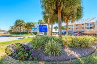 Steps Away From White Sugar Sand Beaches~crystal Clear Beautiful Emerald Water