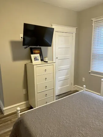 Renovated 2nd flr Condo 3 blocks from Ventnor beach, right off of Ventnor ave!