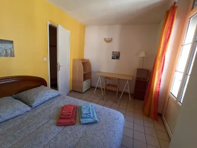 2 rooms Dinard center Hotels near Villa les Roches Brunes