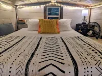 Tiny House~Creeks & River Nearby