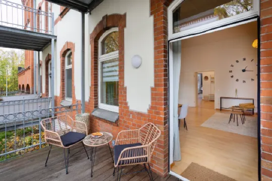 Design & history I king beds+kitchen+parking