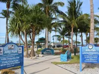Pool, Hot tub, Kid & Pet Friendly! Near Lake, CLEAN Hotels in Okeechobee County