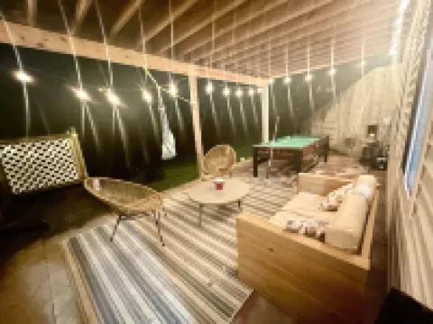 FAMILY FRIENDLY LAKE HOUSE WITH FABULOUS SCREENED PORCH Hotels in Clark County