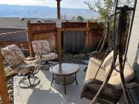 Desert Gorge at Desert Aire- 40 min to The Gorge! Minutes to golf, river & more!