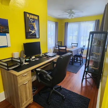 Charming Mt Dora 2 Bedroom Home - 1 Mile from Historic Downtown!