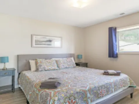 Lakefront 4Bd-2ba; Deep Water; Large Porch; 2 Night Min; Sleeps 14; Pet Friendly Hotels in Sixpound
