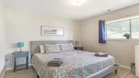 Lakefront 4Bd-2ba; Deep Water; Large Porch; 2 Night Min; Sleeps 14; Pet Friendly