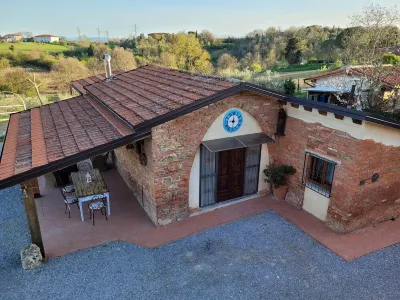 Cozy renovated rustic house nestled in the Tuscan countryside Hotels near Santuario della Madonna della Querce, Lucignano