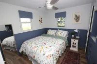 Kingfisher Cabin - Stunning Waterfront Vistas!