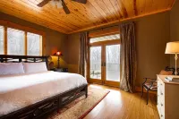 Wilstone Lodge-Pool&Lake Access-Secluded Bliss-Walk to Waterfalls