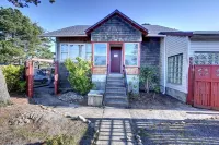 Seaside Manor: Family friendly with, great place for large group.