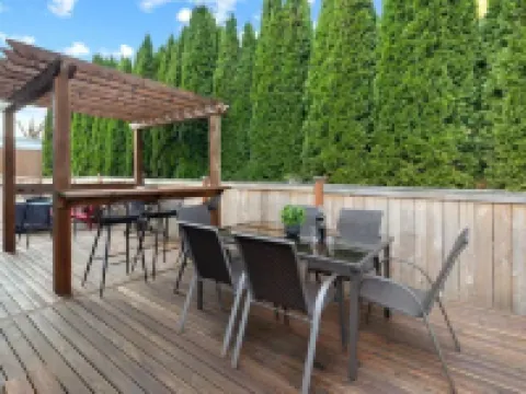 Walk to Wineries & Restaurant’s! Hotels in Woodinville