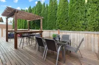 Walk to Wineries & Restaurant’s!