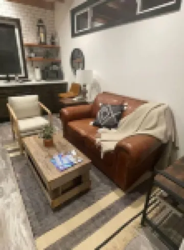 Peaceful new Tiny Home on farm, steps to wineries!