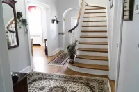 The Vine--4 Bedrooms Hotels in Franklin