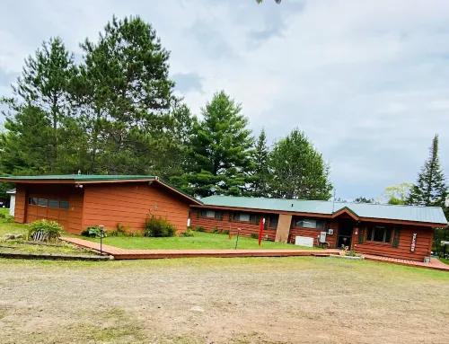 Echo Lake Retreat Relax & Play in the great northwoods! Pier, Utv, Snowmobile. Hotel a Mercer