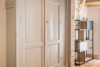 INGRES Large, very quiet studio in the heart of town.