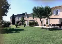 Les Flamants, 7/9 People, Charming, Garden and Terrace and Shared Pool