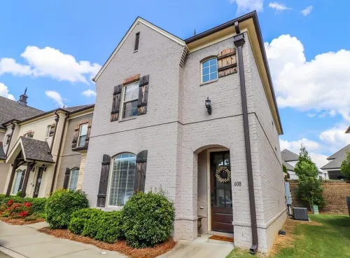 Luxurious condo minutes from Ole Miss & the Square