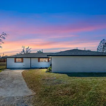 New-Bright-Stylish-City Center 4 Bedroom 3 Bath Home with Office