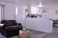 Cozy 2-bedroom mobile home in lovely Encampment with AC, WiFi Hotels in Encampment