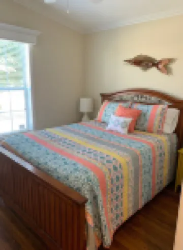 Saint James hidden gem. 3/2 canal front home with 3 kayaks.