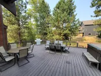 Roslyn Pines: Hot Tub, Spacious Deck, Dogs Welcome