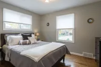 Elegant Large Home with Modern Amenities for 8 in N. Royal Oak near Birmingham!