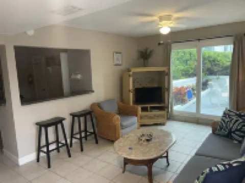 Ocean Front with Patio and Private Beach Access 墨爾本海灘酒店