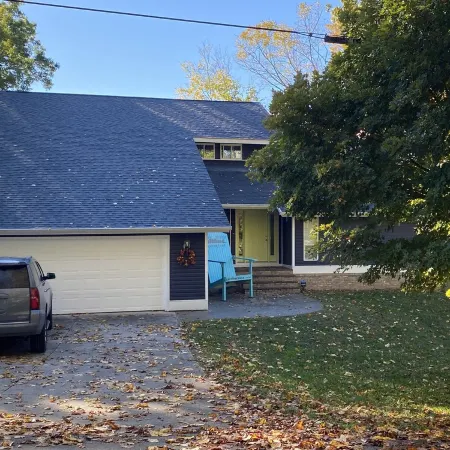 Prather Place, Spacious, Deck And View, Entertaining Basement, Minutes to Marina