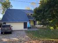 Prather Place, Spacious, Deck And View, Entertaining Basement, Minutes to Marina - 4-Star