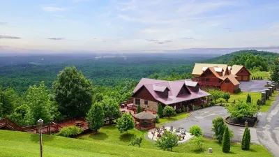 Huge 8BR Mountaintop Mansion, with Majestic Views,Oversized deck in Mt.Airy, NC. Hotels near Surry Community College