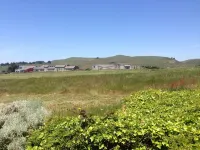Pure Serenity at Harbour Sounds- open and airy.  A quick walk to the beach