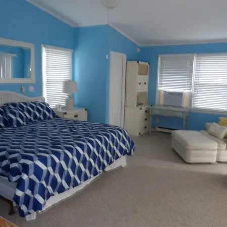 BUCKEYE BEACH INN!!! LOCATED ON GOLF COURSE, LARGE POOL, 5 MINUTES TO BEACH!!!