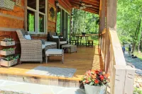 Riverbend Cabin! A Luxurious New Private Waterfront  Log Cabin.
