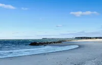 Cape Escape-Short Walk to Beach, Pet Friendly, Fenced Yard & Optional GC Rental