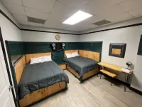 Large trail riders' retreat with personality, sleeps 12, minutes from trails