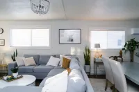Beautifully updated 2-bed, 1-bath home in downtown Cody. Sleeps 5! - Boutique