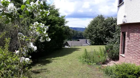 Garden view vacation apartment with garden & terrace on a hillside in Dahner Felsenland