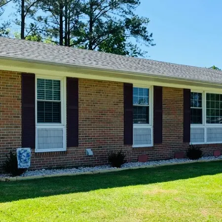 Jacksonville ranch house with perks!