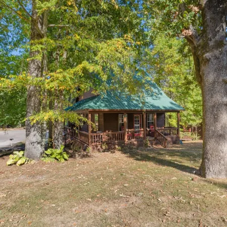 Cozy Cabin 3.5 min from Sportman's!