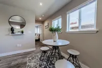 Hello Yellow Guest Suite