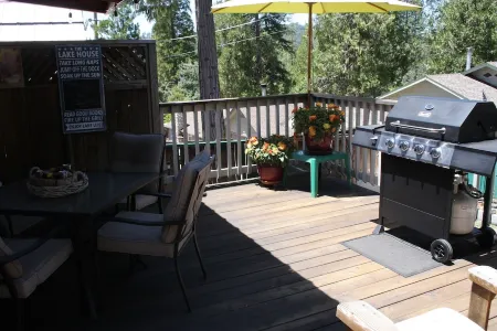 Bass Lake Cozy Cottage near Yosemite