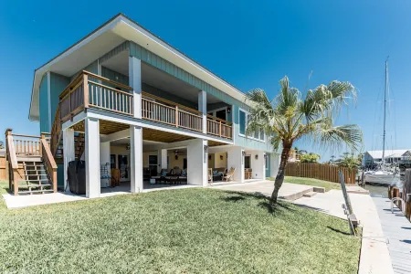 The Mermaid House on Key Allegro, waterfront, Open Bay views, sleeps 12-14