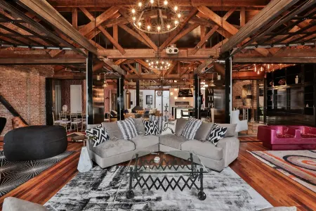 Bottled in Bond: Transportation Available/Center of Bourbon Trail/ Hgtv Location