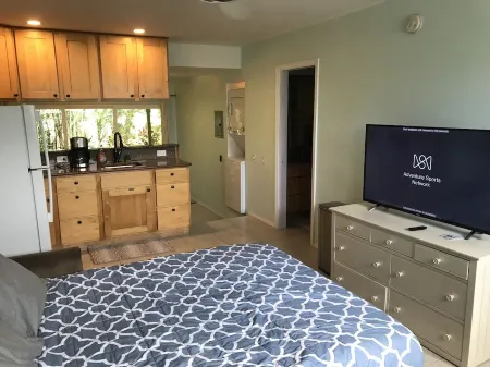 Aloha! The North Shore of Kauai awaits in this amazing, centrally located Condo! Отели рядом с достопримечательностью «Анини Бич»