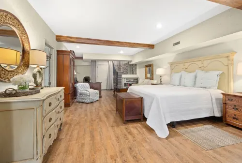 Sequoyah Flats - 5000 SF Luxury Lodging in a Former Church - 5 Min to U of A