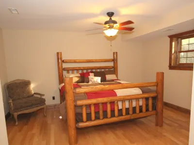 Beautiful secluded Log Home - Nestled in the country!